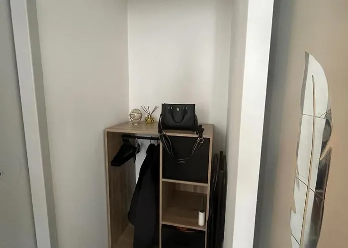 Au Pied Du Chateau *