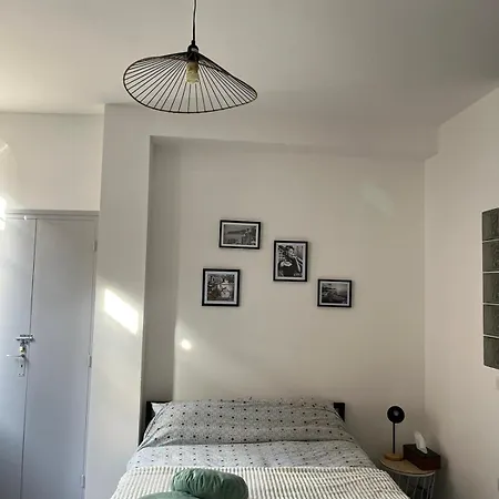 Au Pied Du Chateau 卢德